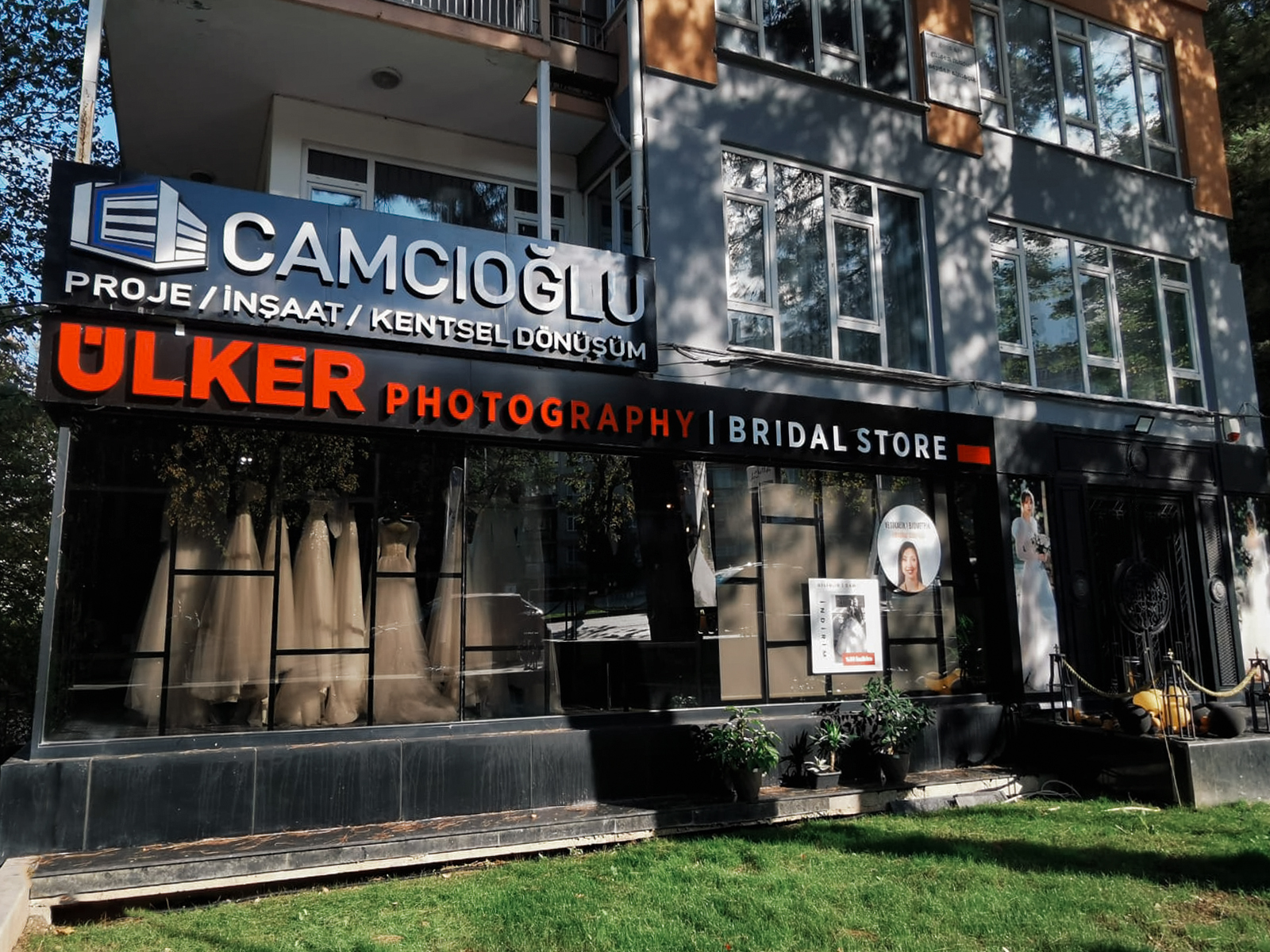 Altınpark Gelinlik Kükürtlü Şubesi - Ülker Photography kır düğünü mekanı — Osmangazi