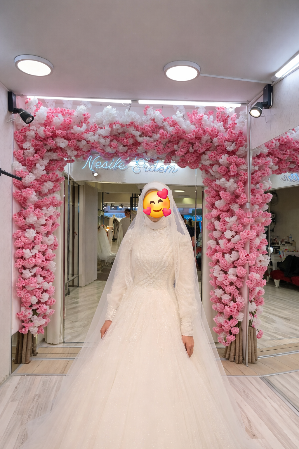 Nesife Erdem Gelinlik | Tesettürlü ve Özel Tasarım Gelinlikler | Düğün & Nişanlık Modelleri | Gelinlikçi - Kişiye Özel Dikim