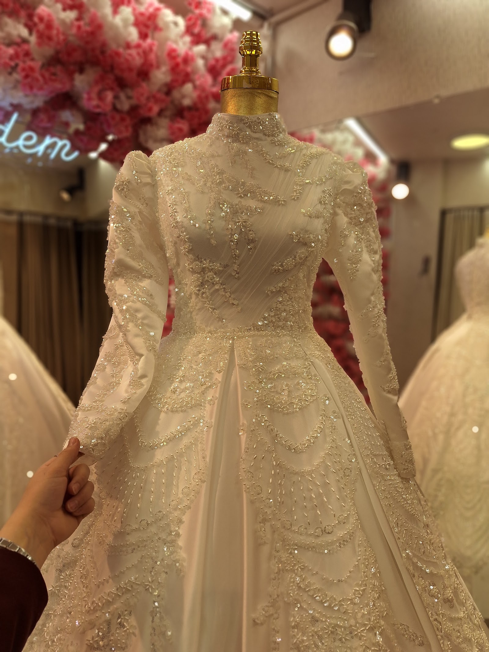Nesife Erdem Gelinlik | Tesettürlü ve Özel Tasarım Gelinlikler | Düğün & Nişanlık Modelleri | Gelinlikçi - Kişiye Özel Dikim