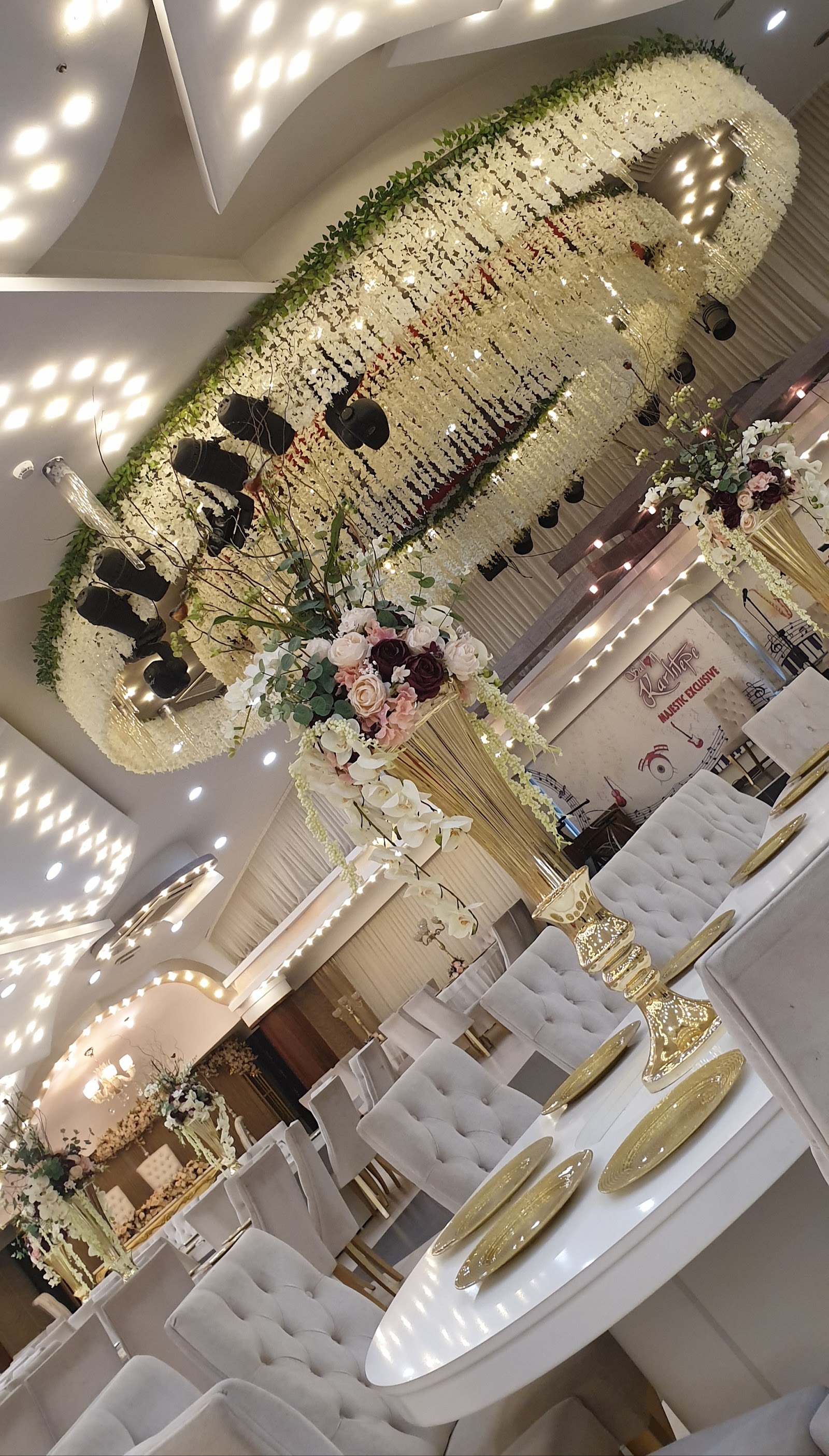 Salon Karlıtepe / Düğün - Davet - Nikah ve Kına Organizasyonu